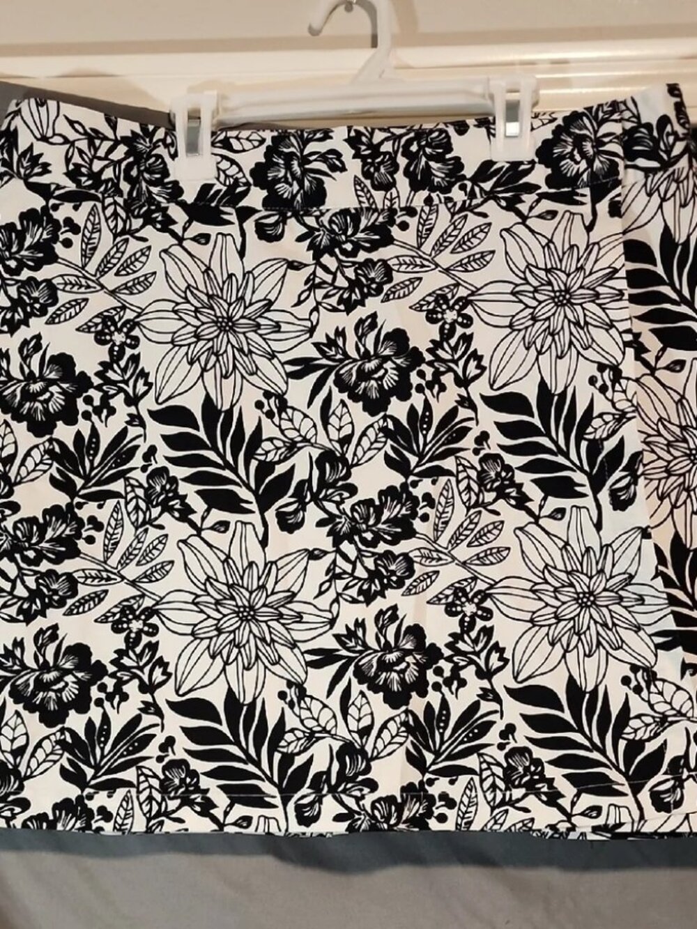 Karen Scott Black and White Floral Mini Skirt